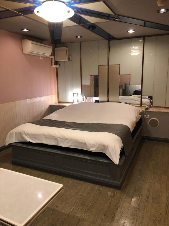Hotel Chapel Story Sakaihigashi (Adults Only) Sakai  Buitenkant foto