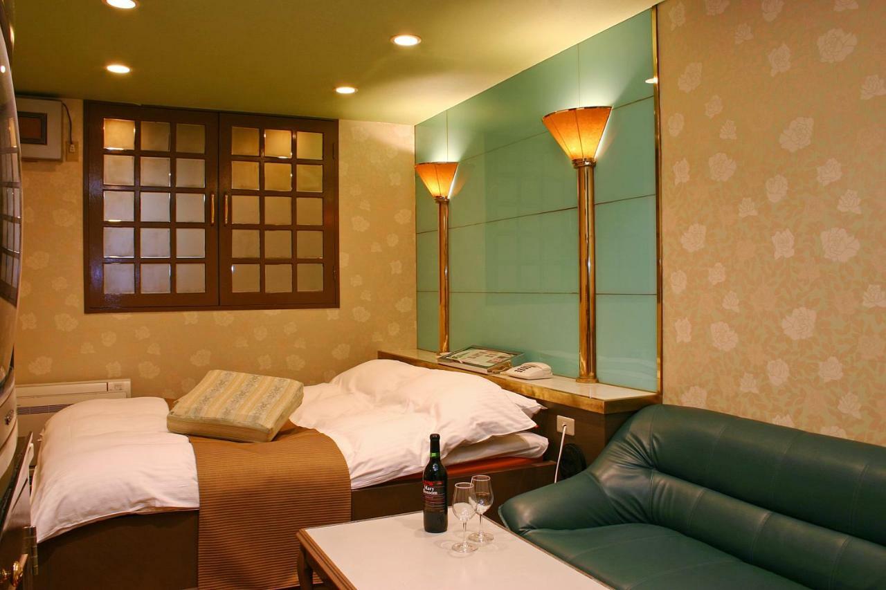Hotel Chapel Story Sakaihigashi (Adults Only) Sakai  Buitenkant foto